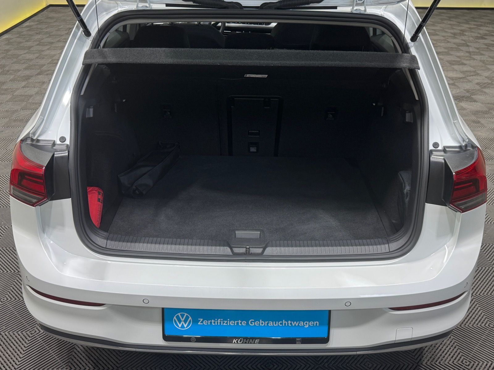 Volkswagen Golf Style 2.0 TDI DSG - Samsaru's Car Outlet