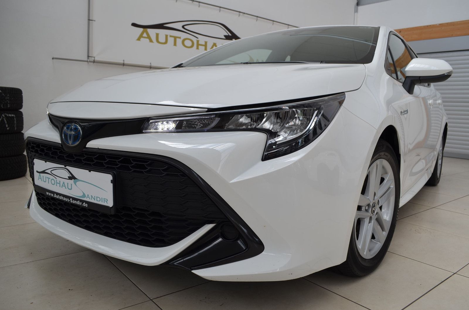Toyota Corolla Hybrid 1.8 Comfort - Samsaru's Car Outlet