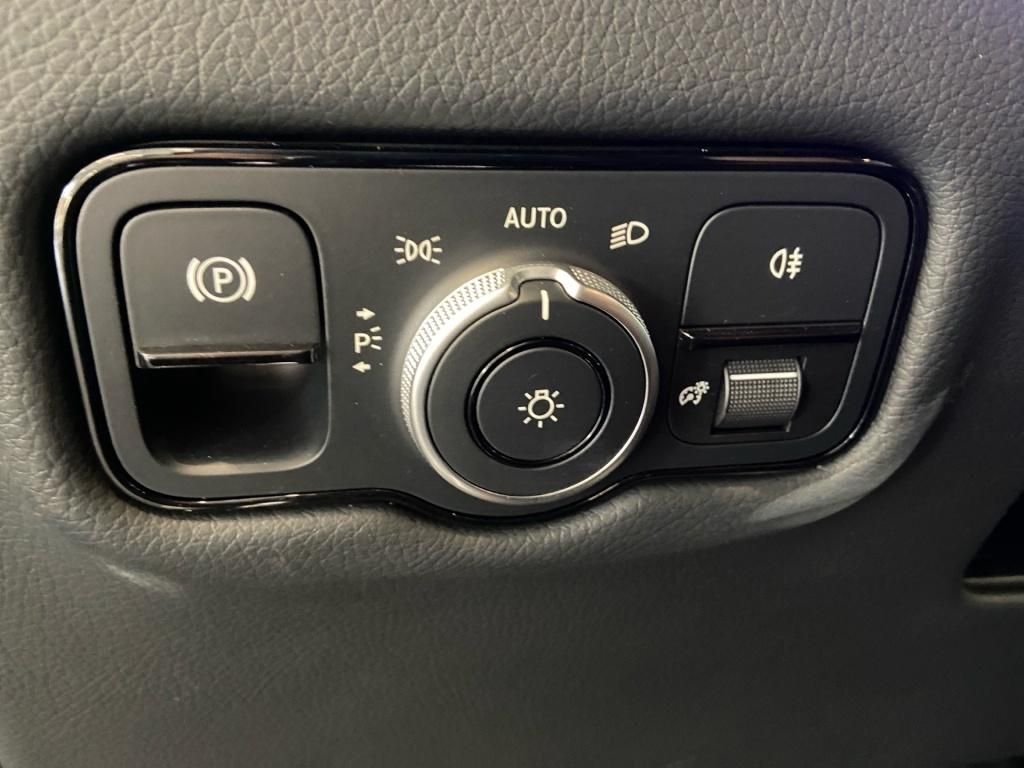 Mercedes-Benz V 300 d AVANTGARDE - Samsaru's Car Outlet