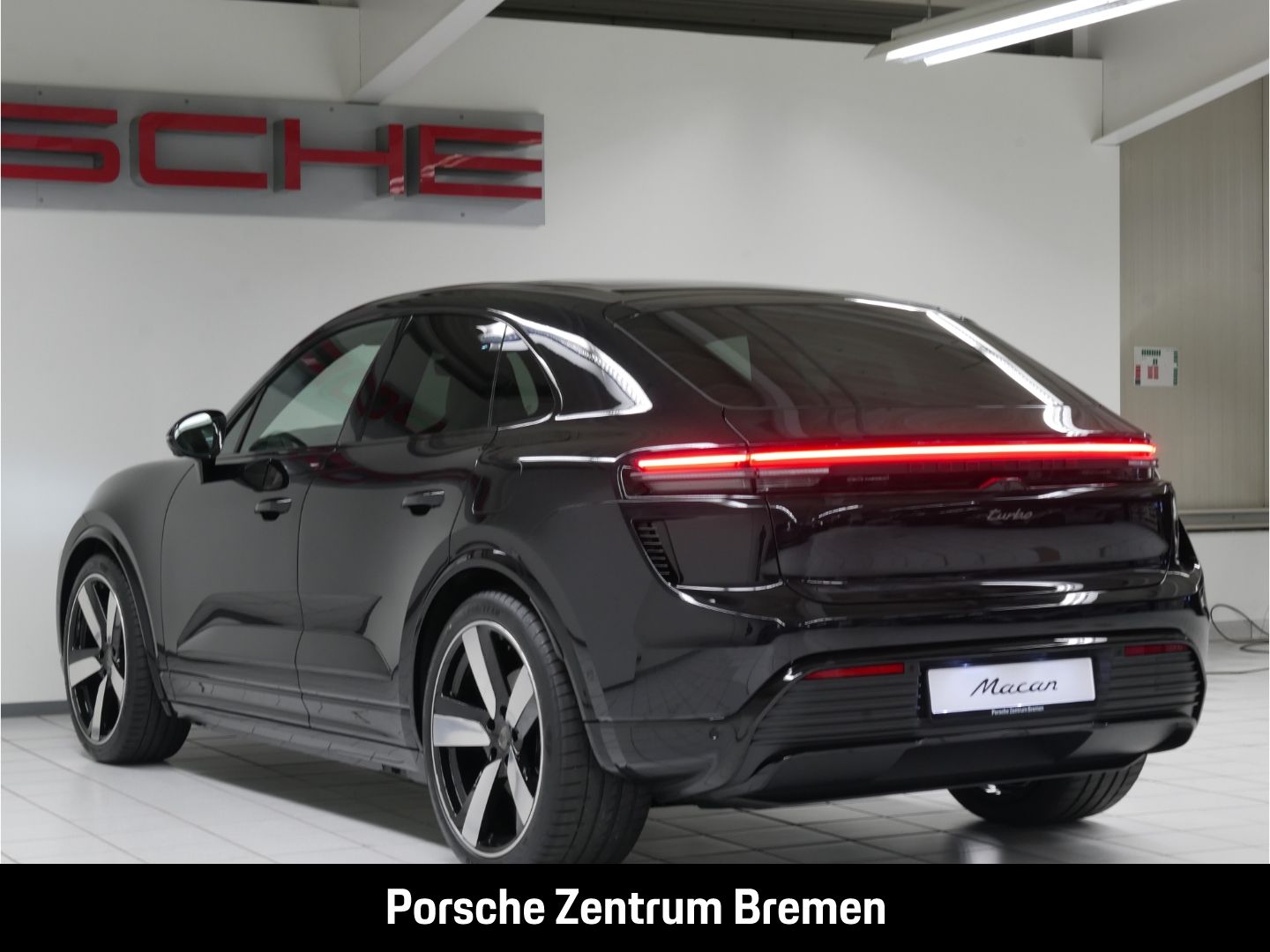 Porsche Macan Electric Turbo Sportpaket - Samsaru's Car Outlet