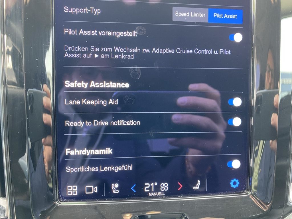 Volvo XC60 Plus Dark AWD B4 Diesel EU6d AHK digitales