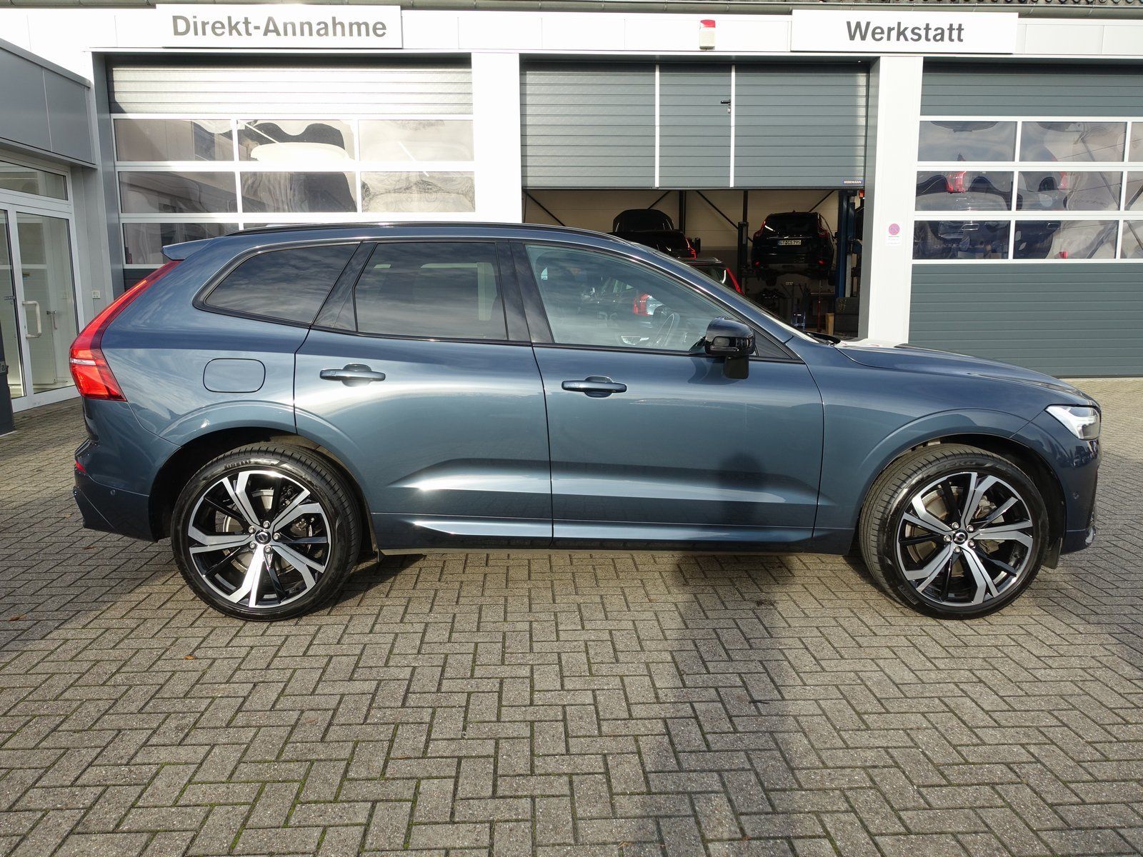 Volvo XC60 B4 Diesel Plus Dark AWD/Pano/AHK/360°/H&K