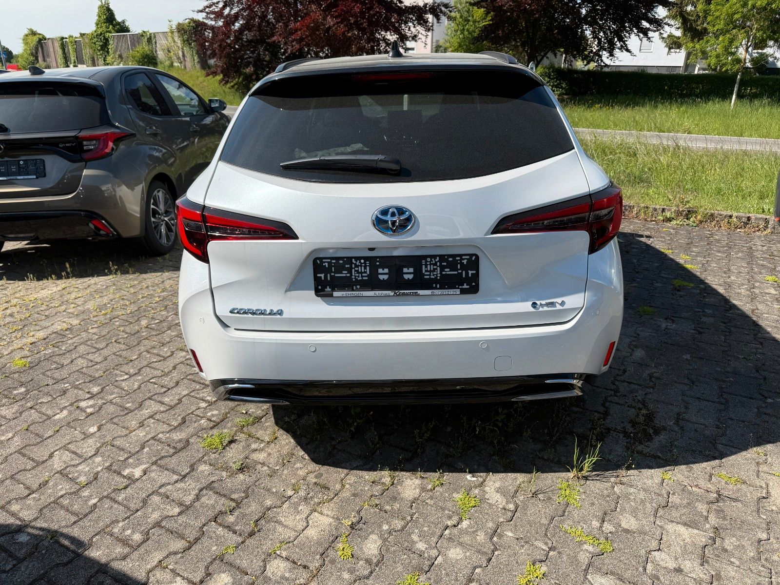Toyota Corolla 1.8 TS Hybrid Black and White