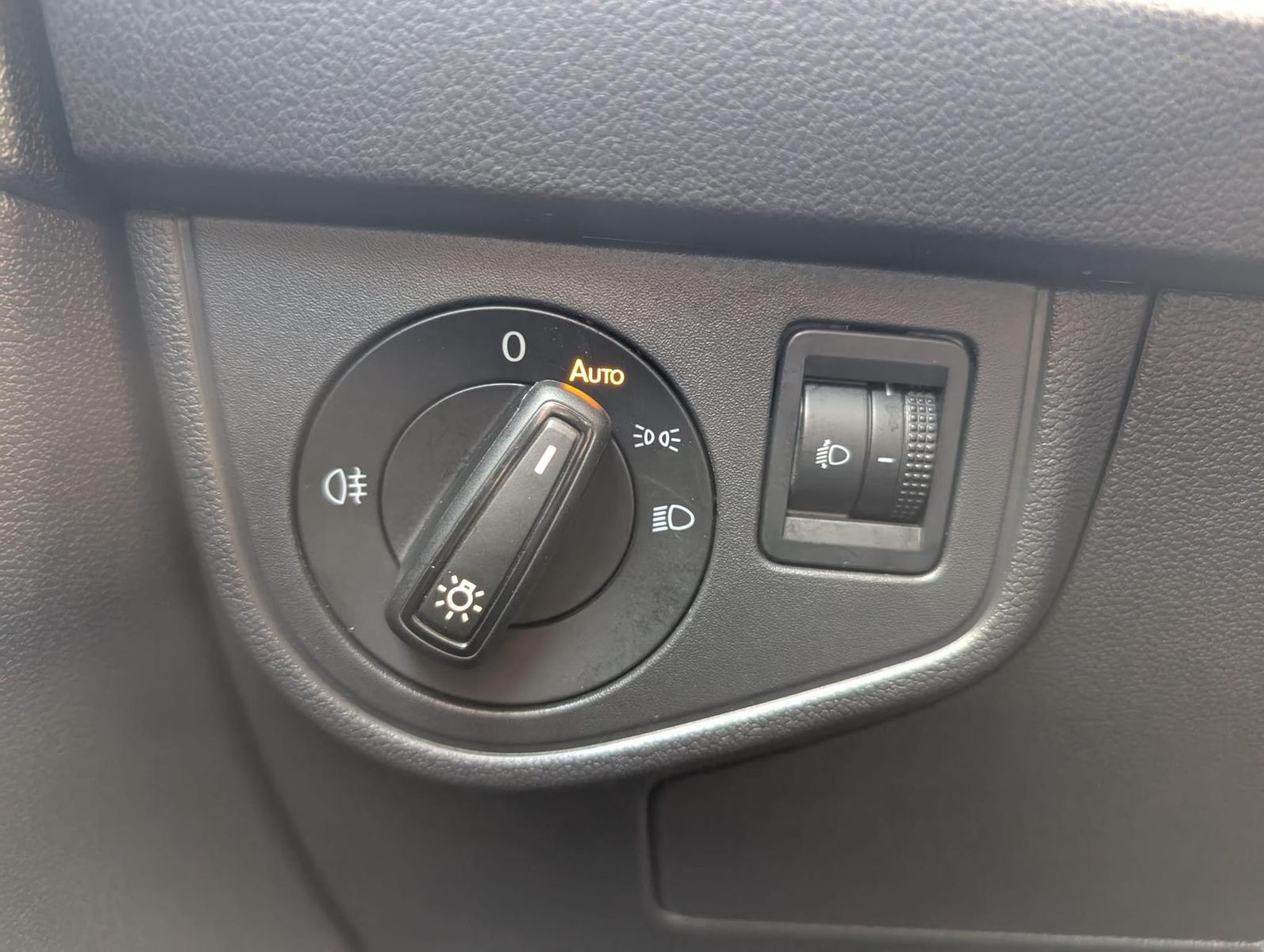 Volkswagen Taigo 1.0 TSI Life - Samsaru's Car Outlet