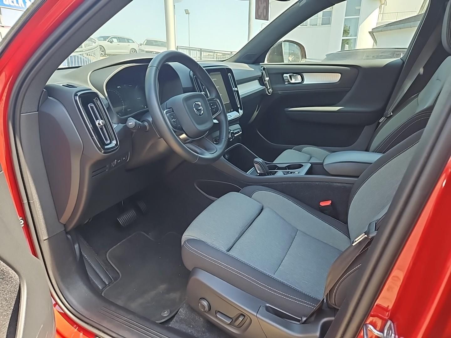 Volvo XC40 T5 R-Design Expression Plug-In