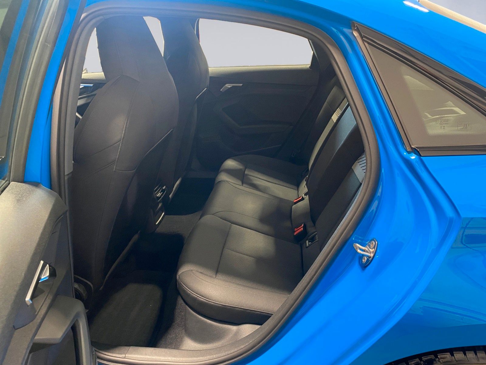 Audi A3 Limousine 35 TFSI S line S-Tron LED AHK Kamer