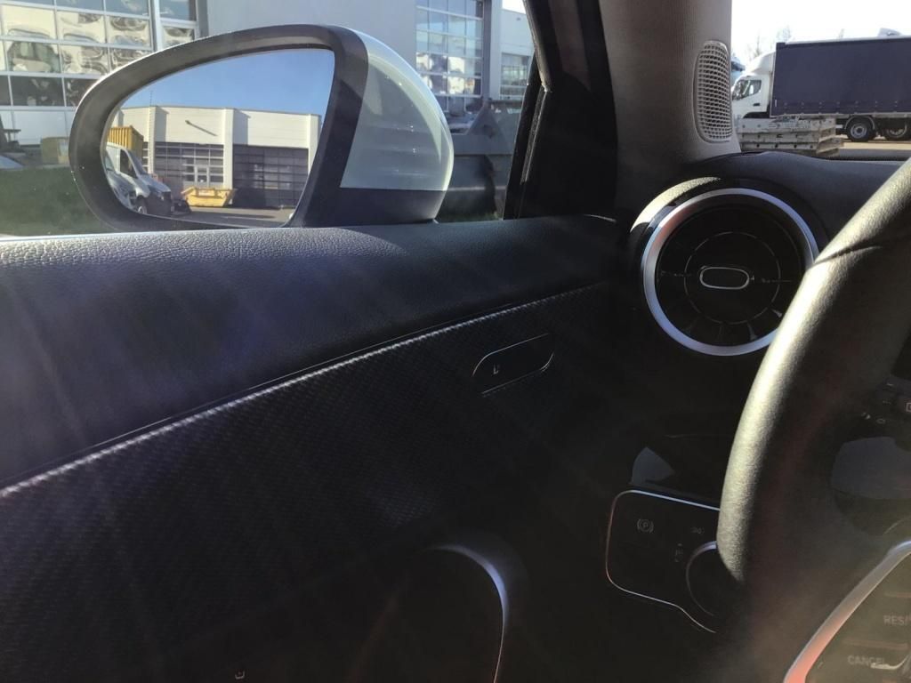 Mercedes-Benz A 180 Progressive Line - Samsaru's Car Outlet