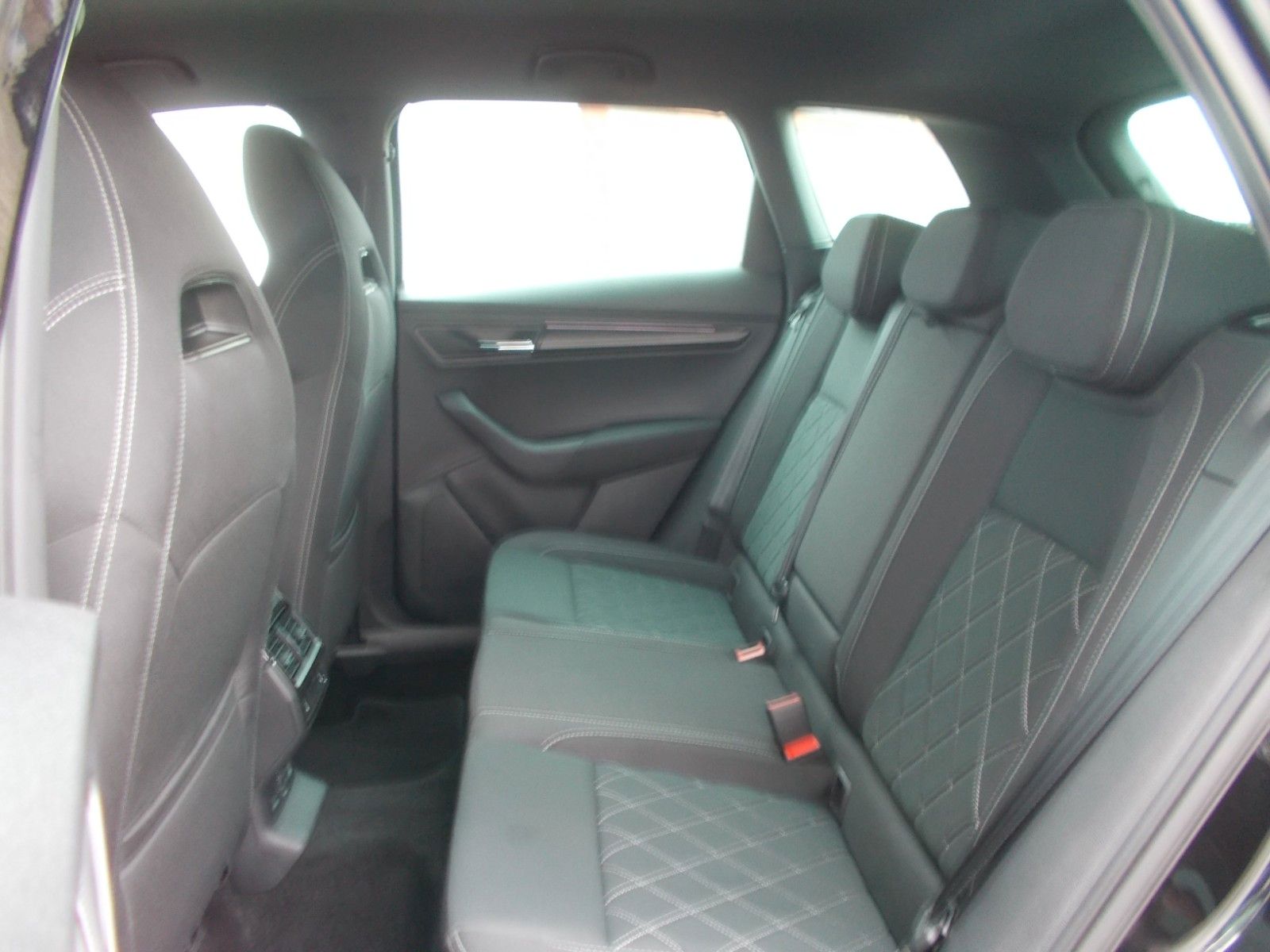 Skoda Karoq  1.5 TSI Sportline * DSG * Navi *AHK *360°