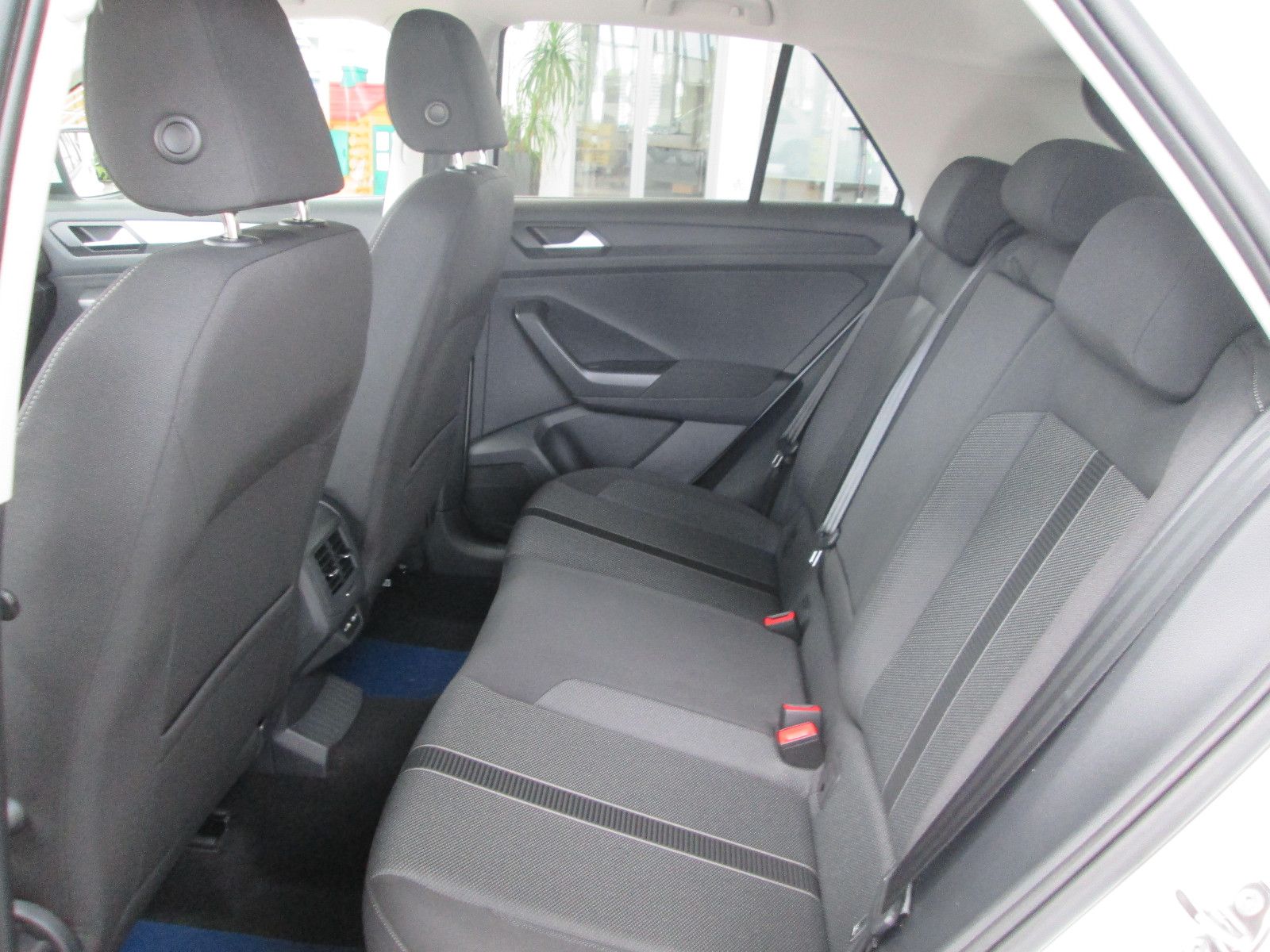 Volkswagen T-Roc Life 110PS TSI - Samsaru's Car Outlet