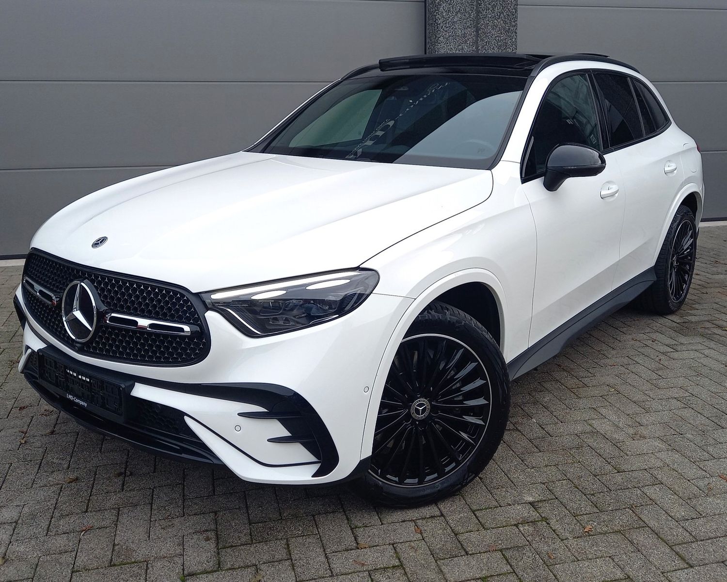 Mercedes-Benz GLC AMG LINE GLC300de 4M 9G-DCT KAM360*PANO*20