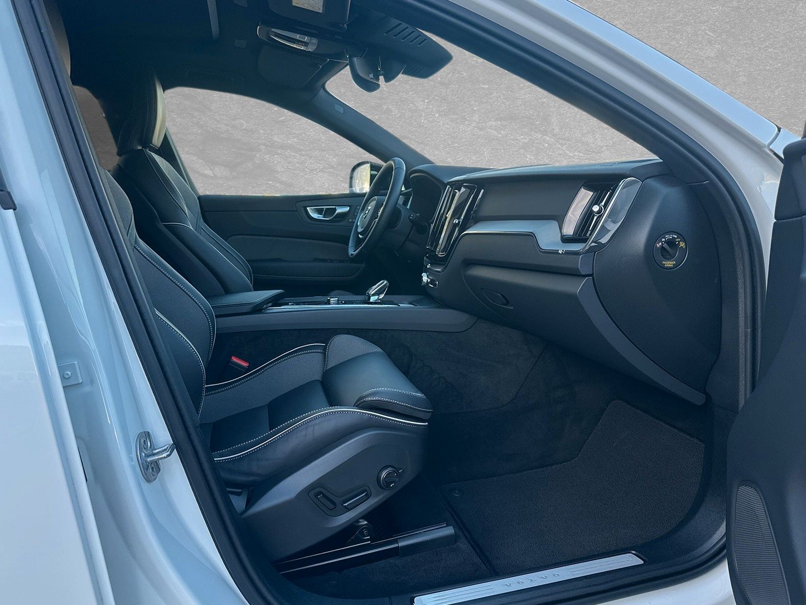 Volvo XC60 B5 AWD Plus Dark AHK ACC BLIS SD