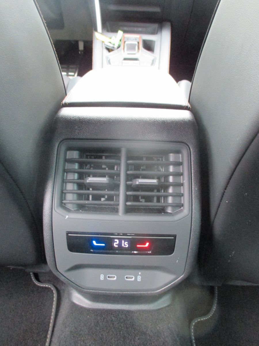 Cupra Leon 1.5 TSI DSG Sportstourer - Samsaru's Car Outlet