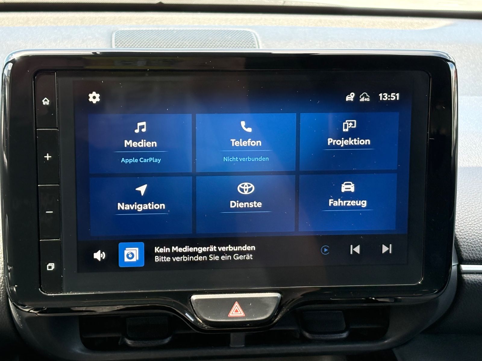 Toyota YARIS CROSS Team D **SAFETY/CONNECT**