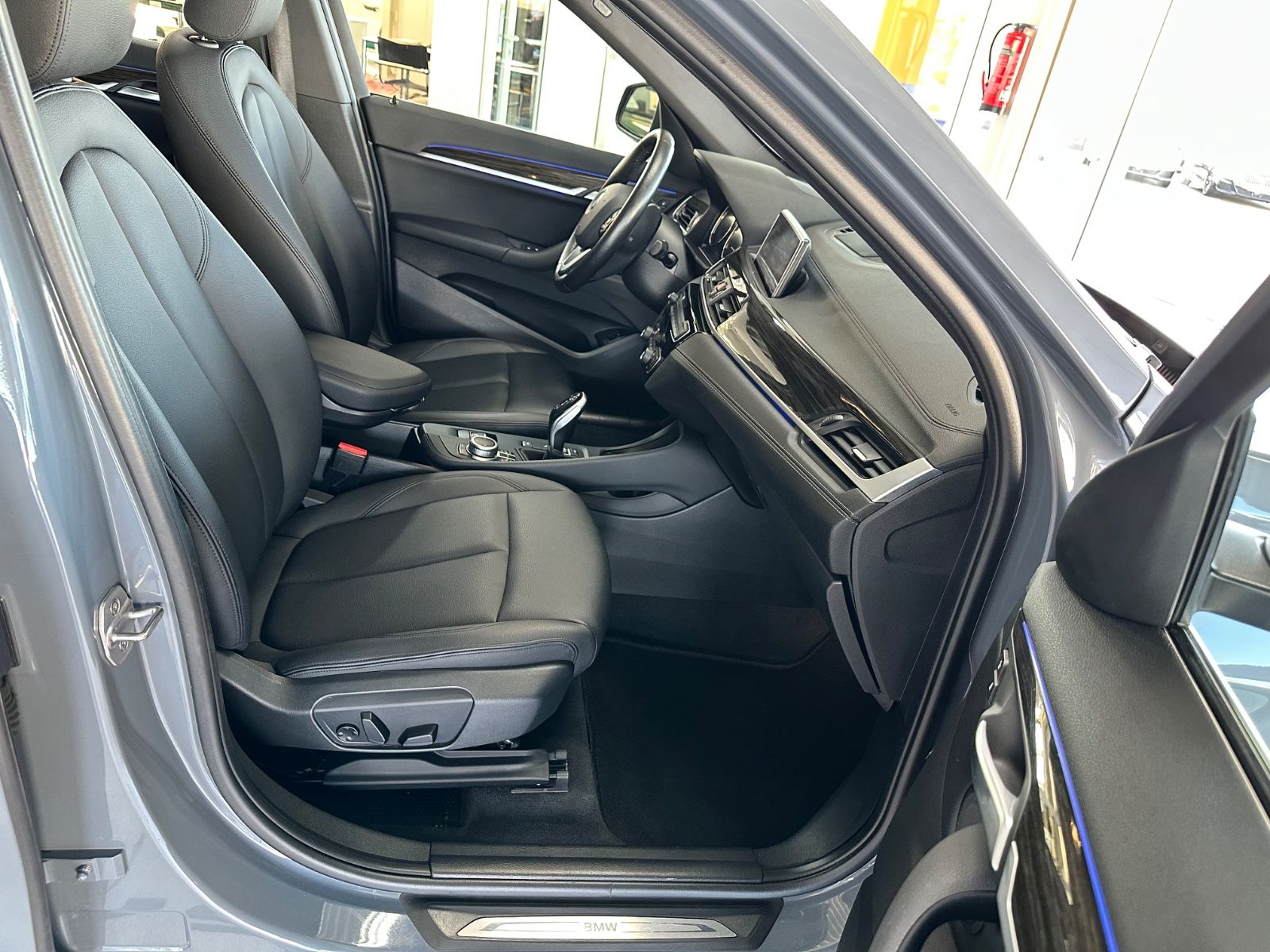 BMW X1 xDrive 28i - Samsaru's Car Outlet