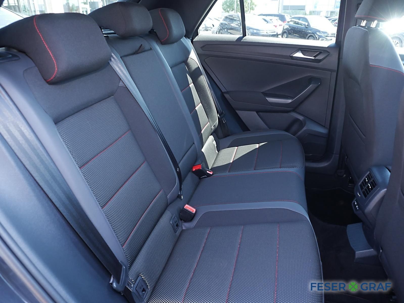 Volkswagen T-Roc Sport R-Line 1.5 TSI - Samsaru's Car Outlet