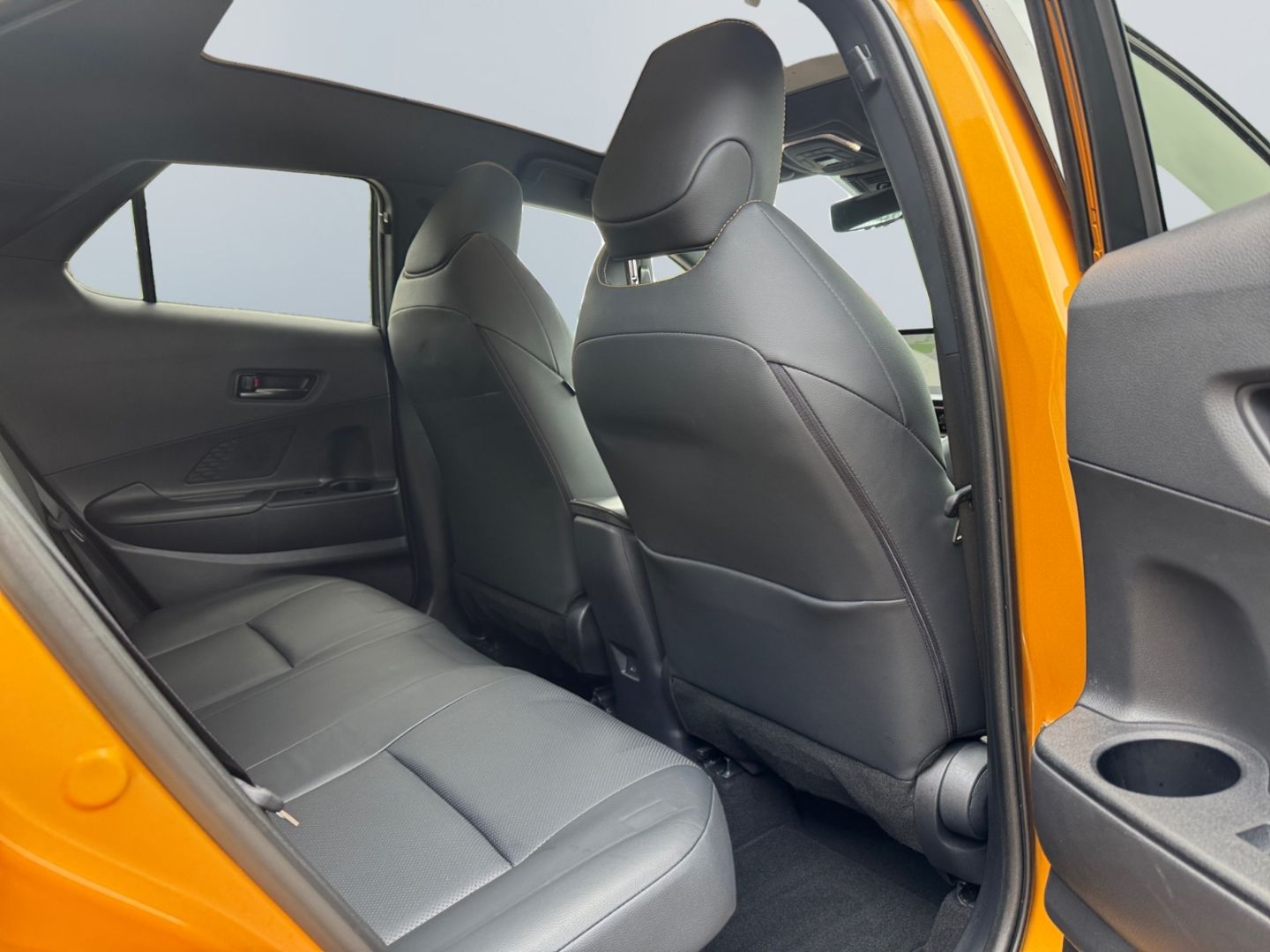 Toyota C-HR 2.0 Hybrid Lounge - Samsaru's Car Outlet