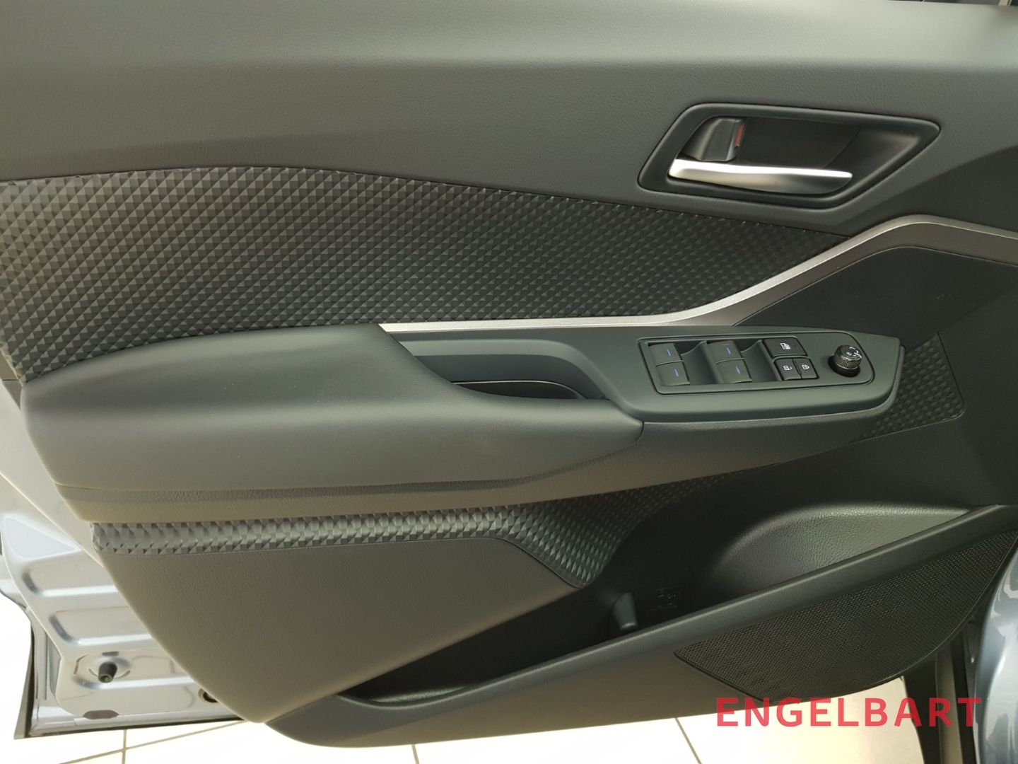 Toyota C-HR 1.8 Hybrid Flow - Samsaru's Car Outlet