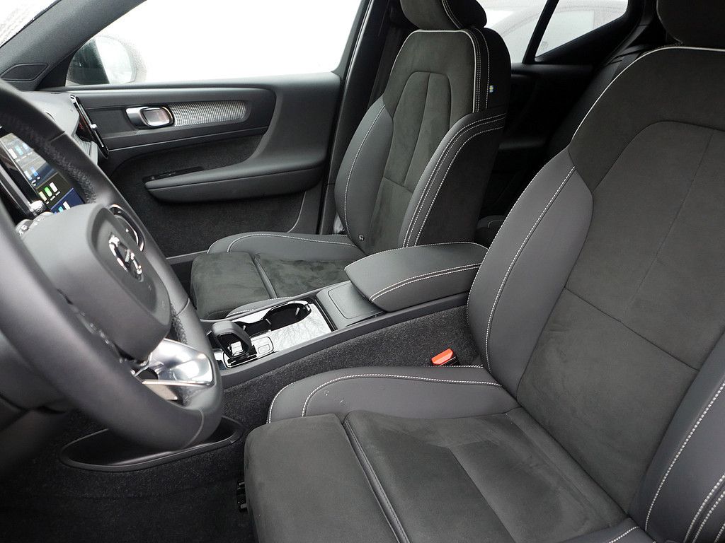 Volvo XC40 Plus Recharge Pure Electric AHK