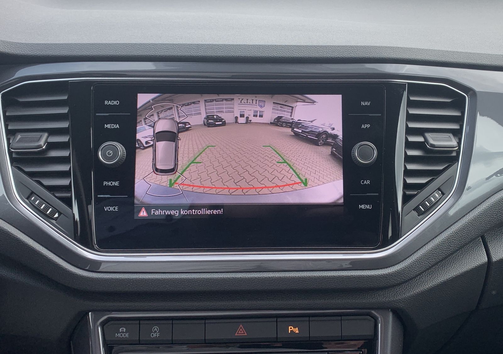 Volkswagen T-Roc 1.5 TSI Sport - Samsaru's Car Outlet