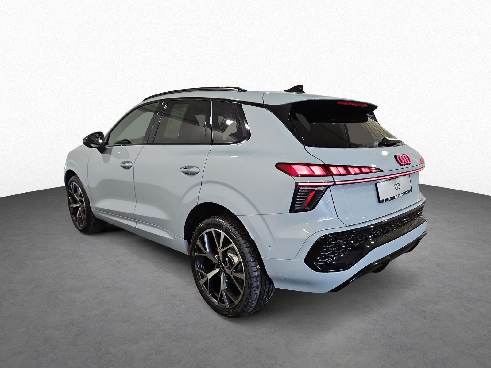 Audi Q3 SUV quattro  *AHK*PANO*TECH-PLUS*S-LINE*