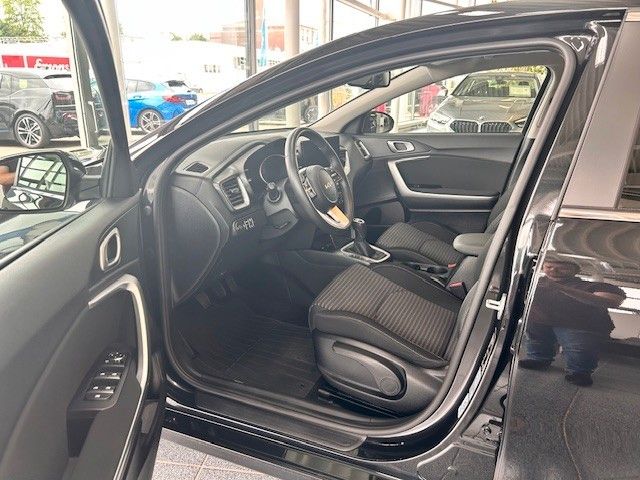 Kia Ceed 1.5 T Spirit - Samsaru's Car Outlet