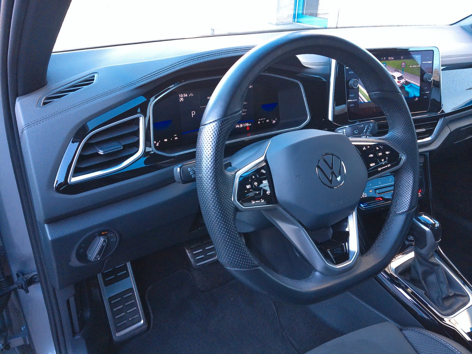 Volkswagen T-Roc 2.0 TDI DSG R-Line - Samsaru's Car Outlet