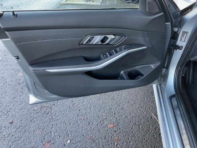 BMW 320 d xDr Lim FACELIFT AHK Navi DigitCockpit LED