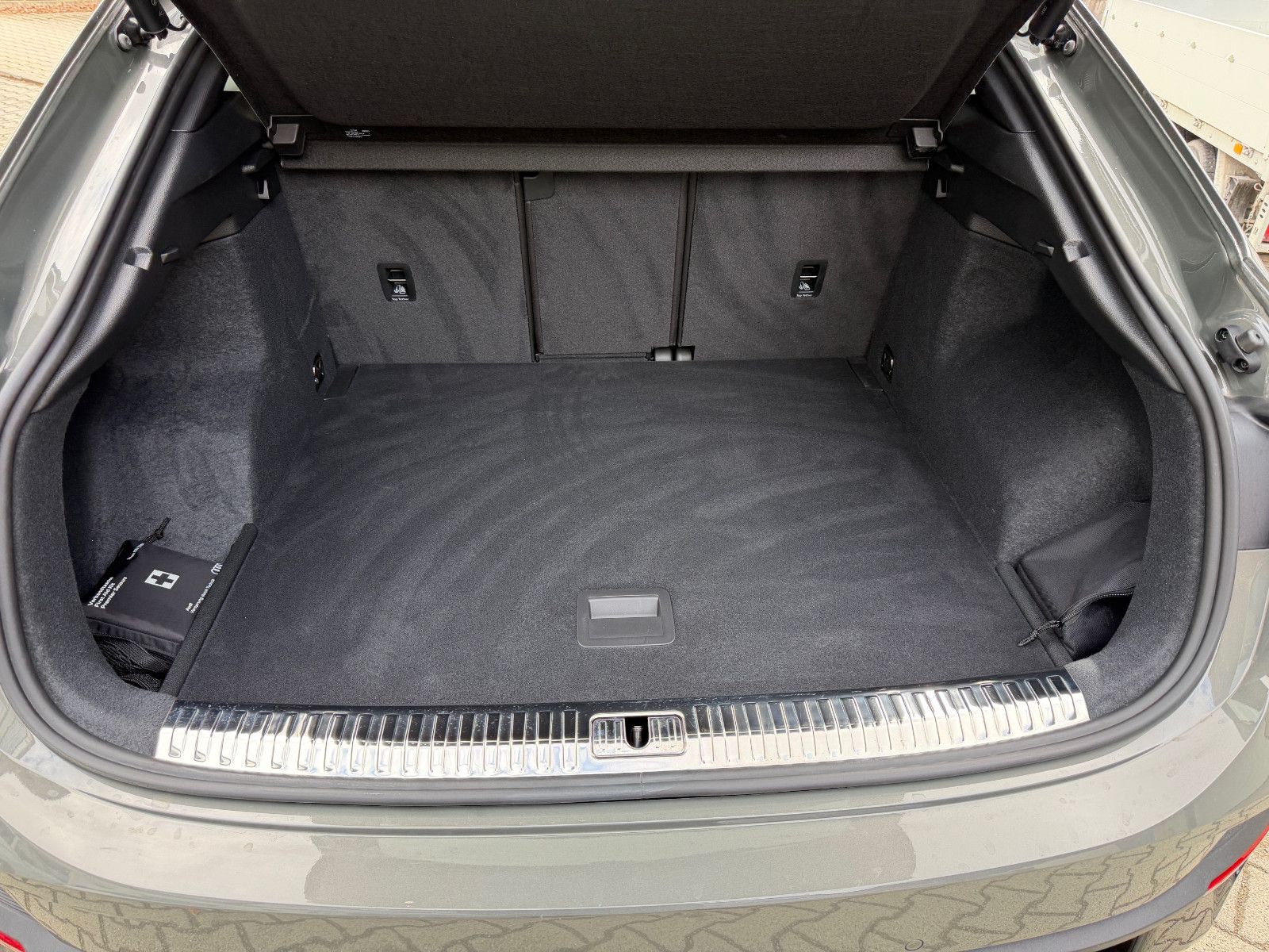 Audi Q3 Sportback 40 TFSI quattro S line, fast VOLL