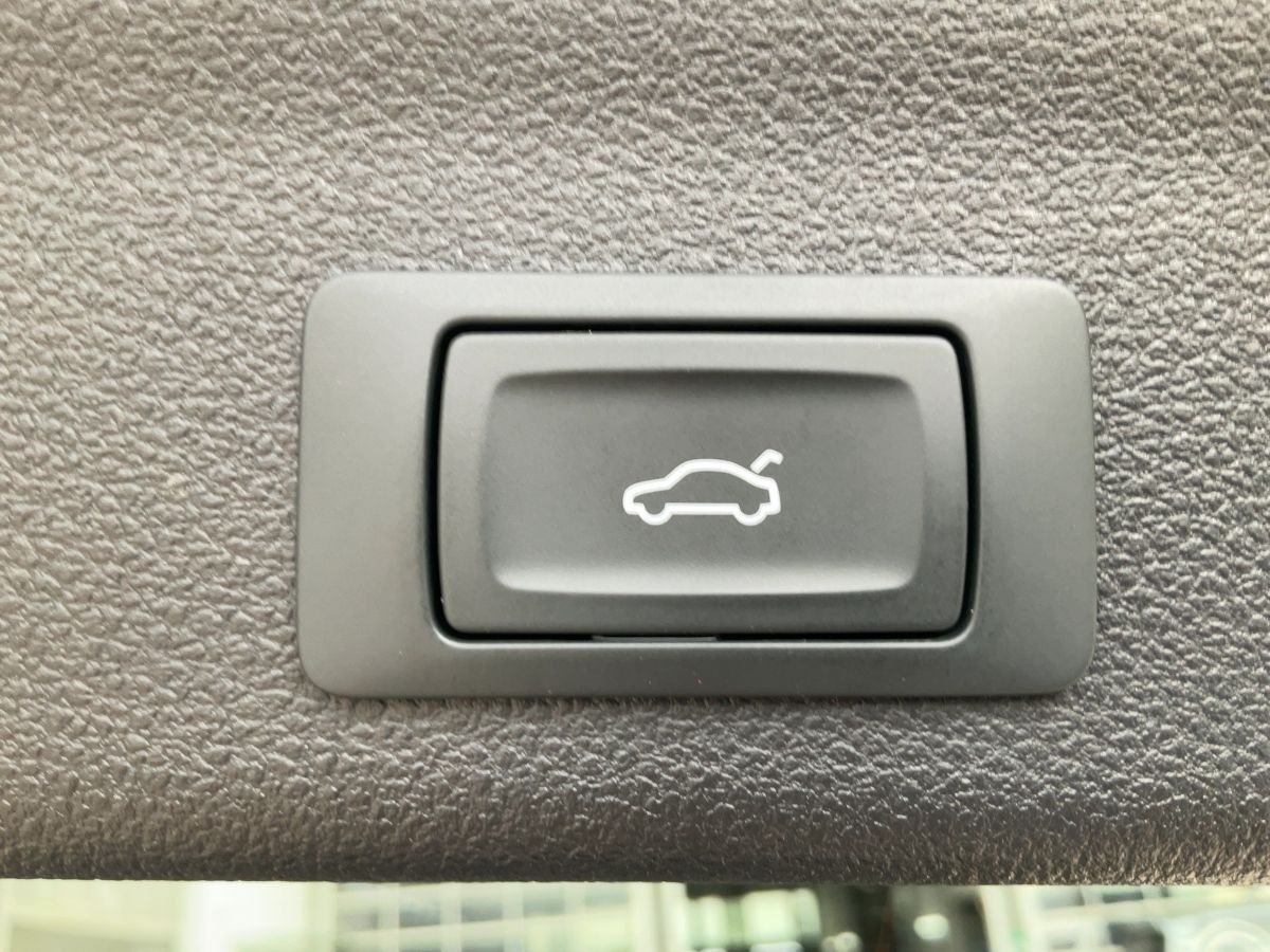 Audi A6 Avant 40 TDI QU S-TR DESIGN - Samsaru's Car Outlet
