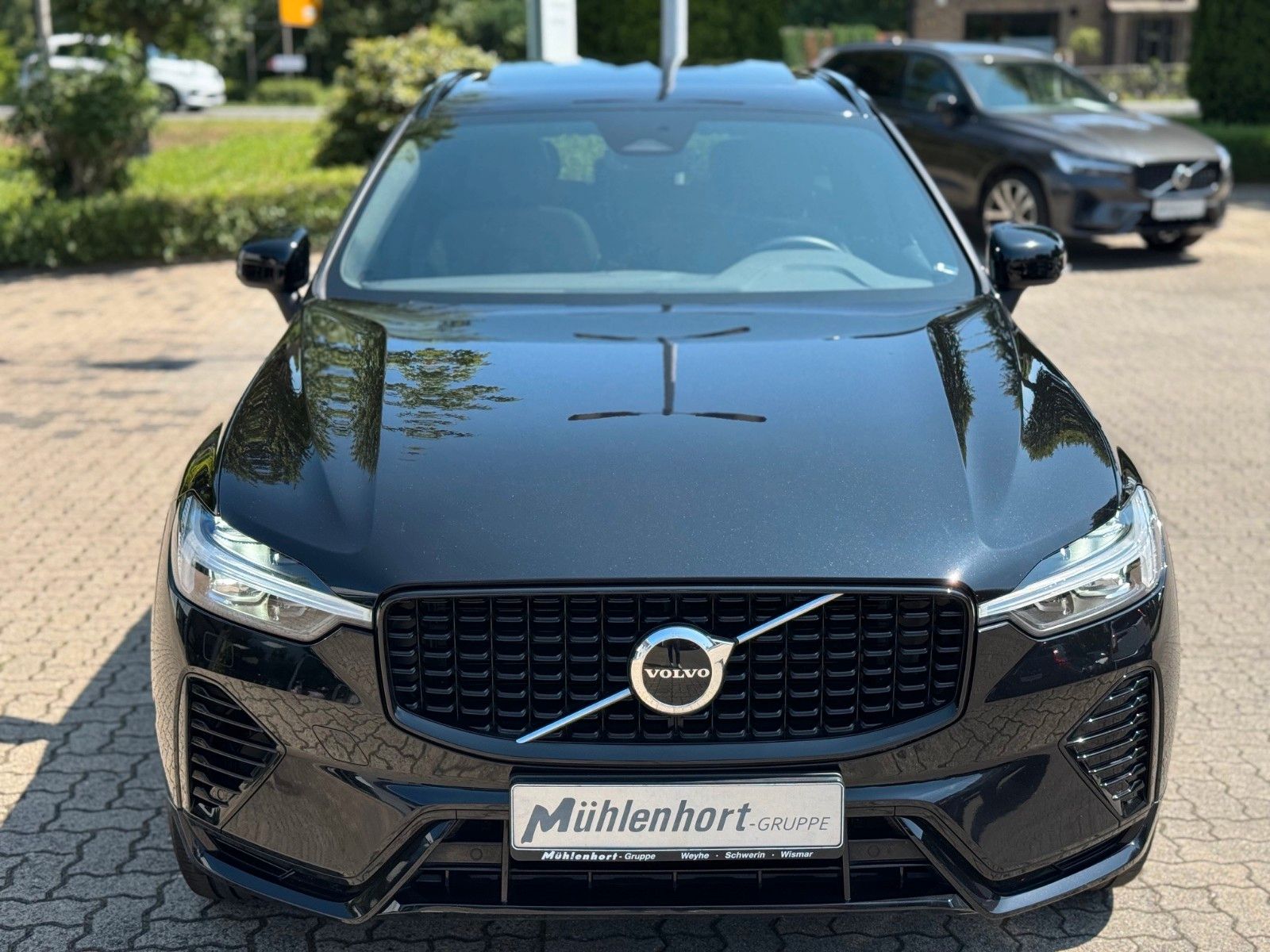 Volvo XC60 T6 Recharge AWD R-DESIGN - Samsaru's Car Outlet