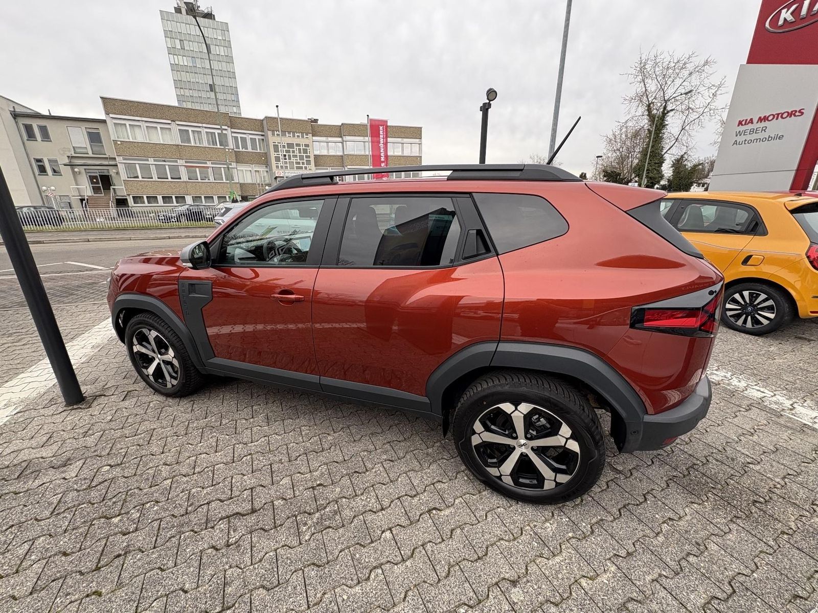 Dacia Duster III Journey Hybrid 140 1.6 E-Tech - Samsaru's Car Outlet