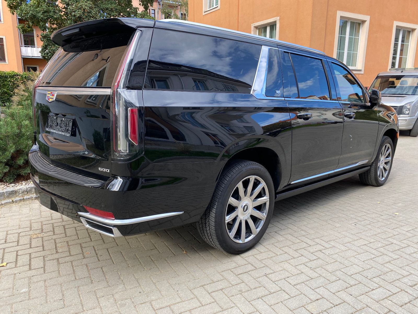 Cadillac Escalade ESV 4WD V8 Premium Platinum