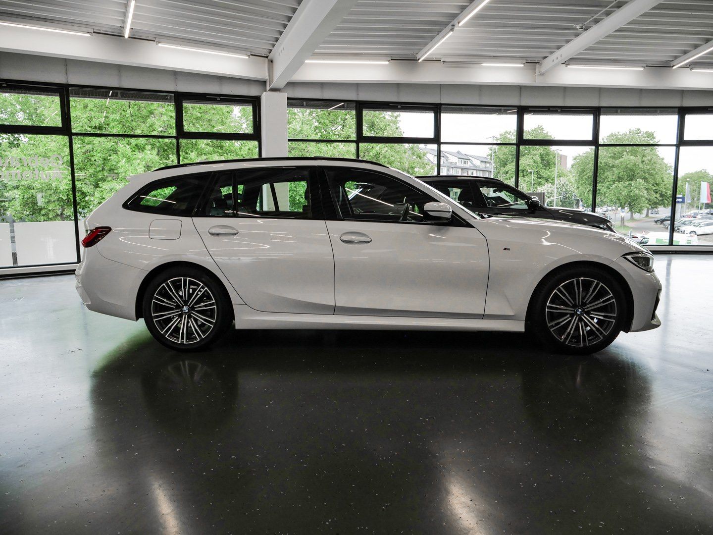 BMW 320d M-Sport Aut - Samsaru's Car Outlet