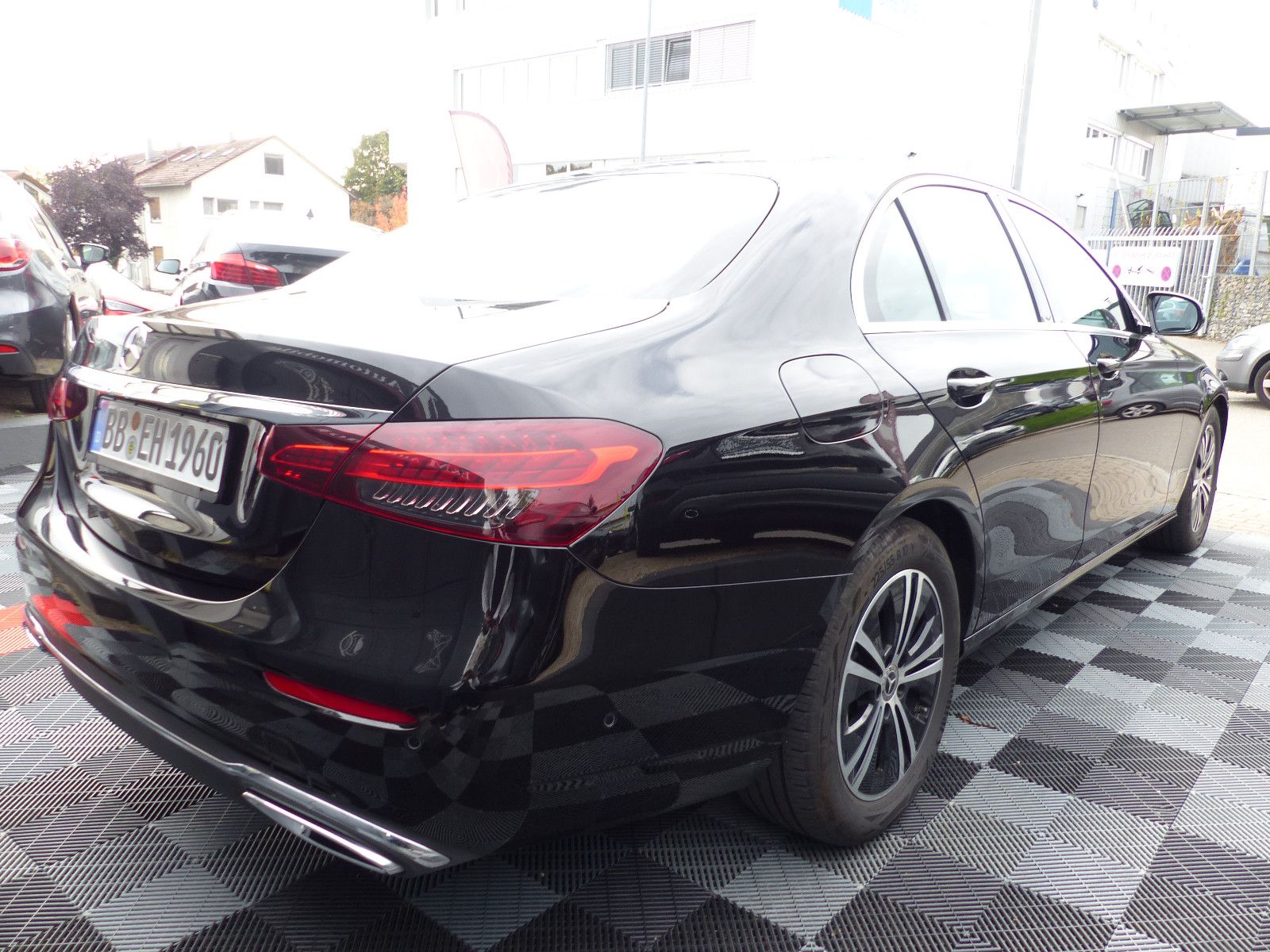 Mercedes-Benz E 220 d AVANGARDE - Samsaru's Car Outlet