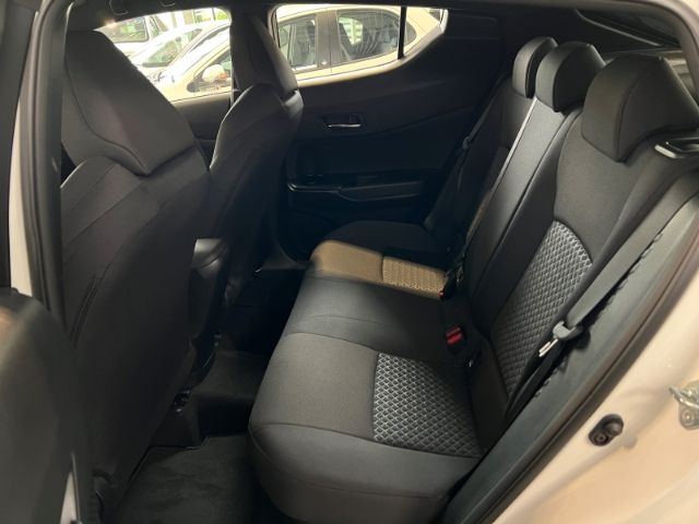 Toyota C-HR Hybrid Flow - Samsaru's Car Outlet