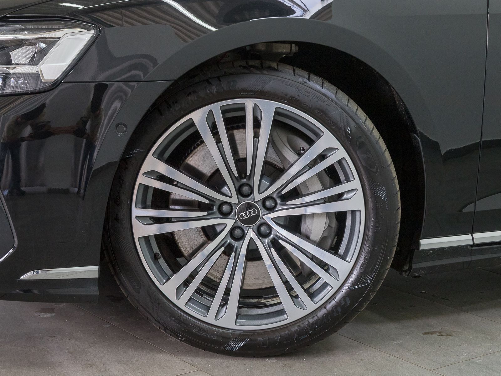 Audi A8 Lang 60 TFSIe Q NP150 LM20 4xMASSAGE RAUTENST" → "Audi A8 Lang 60 TFSIe Q - Samsaru's Car Outlet