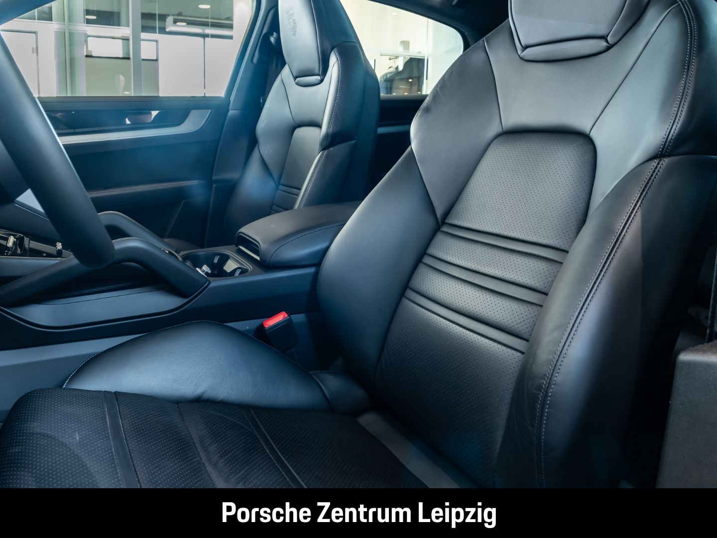 Porsche Cayenne E-Hybrid Coupe SportDesign HD-Matrix Inn