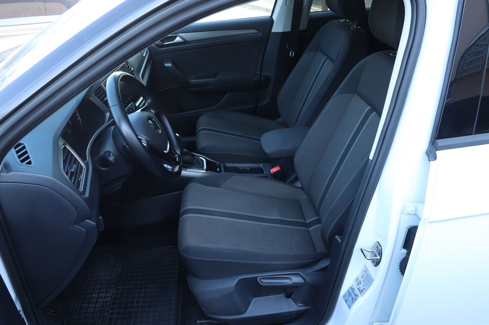 Volkswagen T-Roc 1.5 TSI Style DSG - Samsaru's Car Outlet