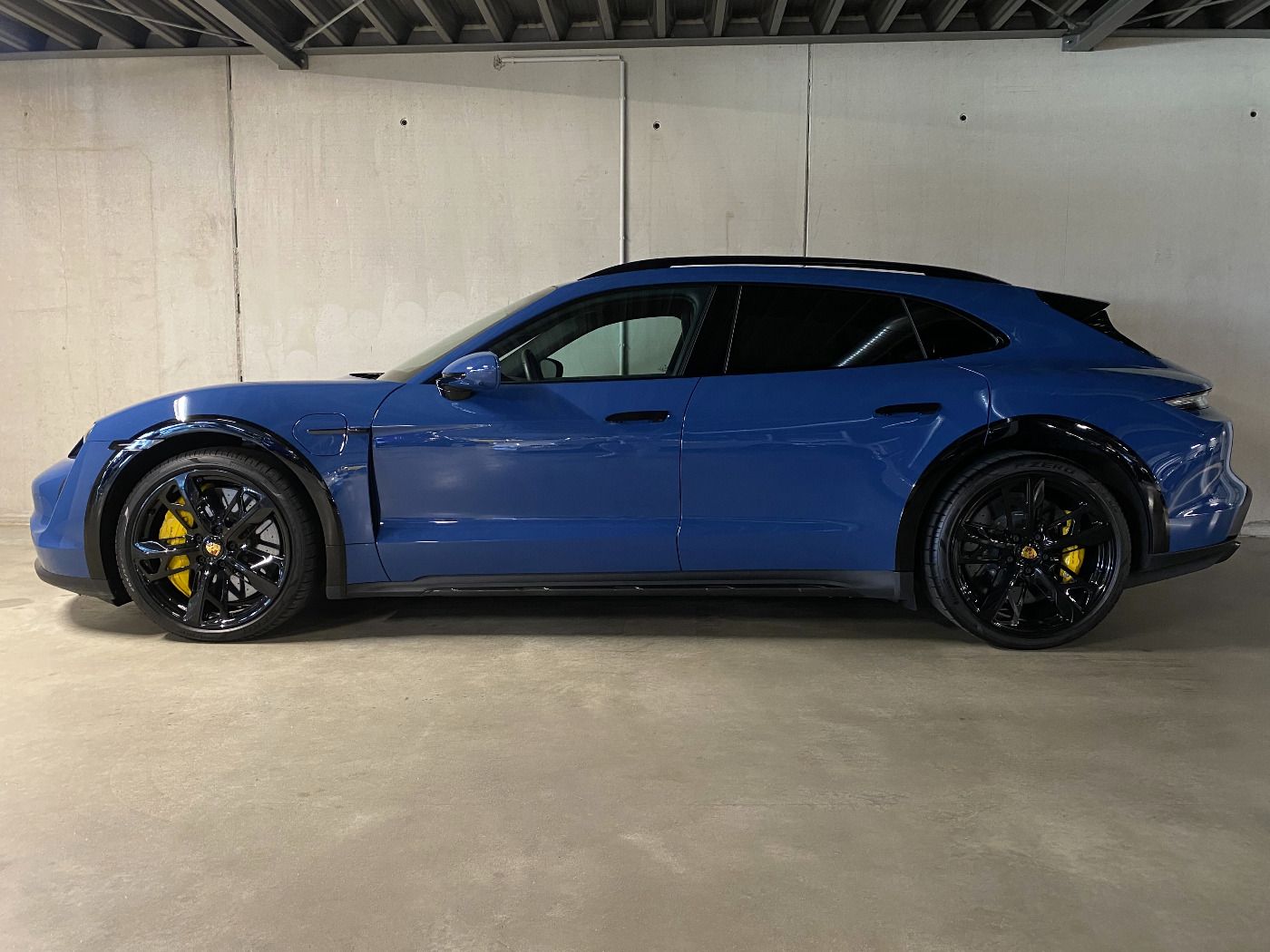 Porsche Taycan Turbo S Cross Turismo | PDCC | InnoDrive