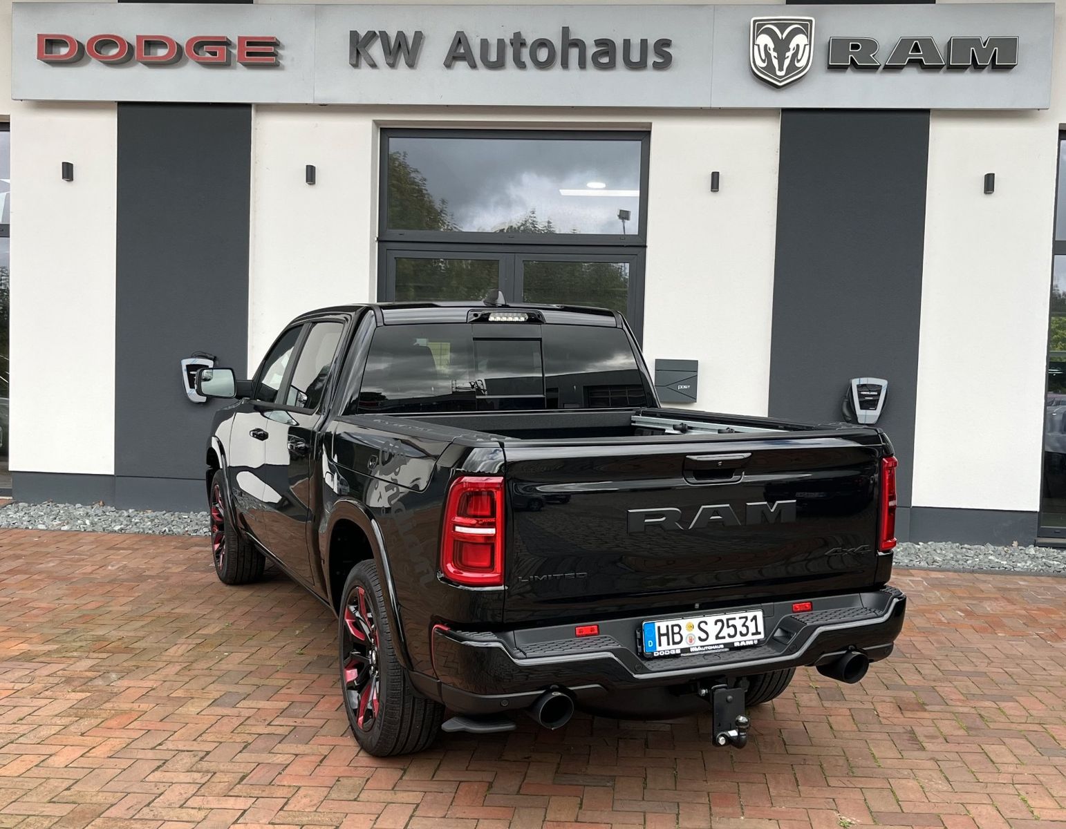 Dodge RAM Limited Night MY25 H/O Indian Motorcycle Ed.