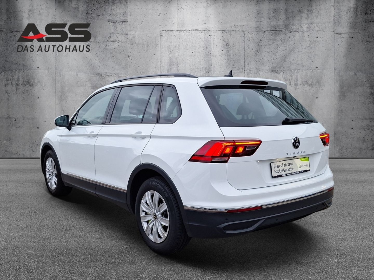 Volkswagen Tiguan 2.0 TDI Life - Samsaru's Car Outlet