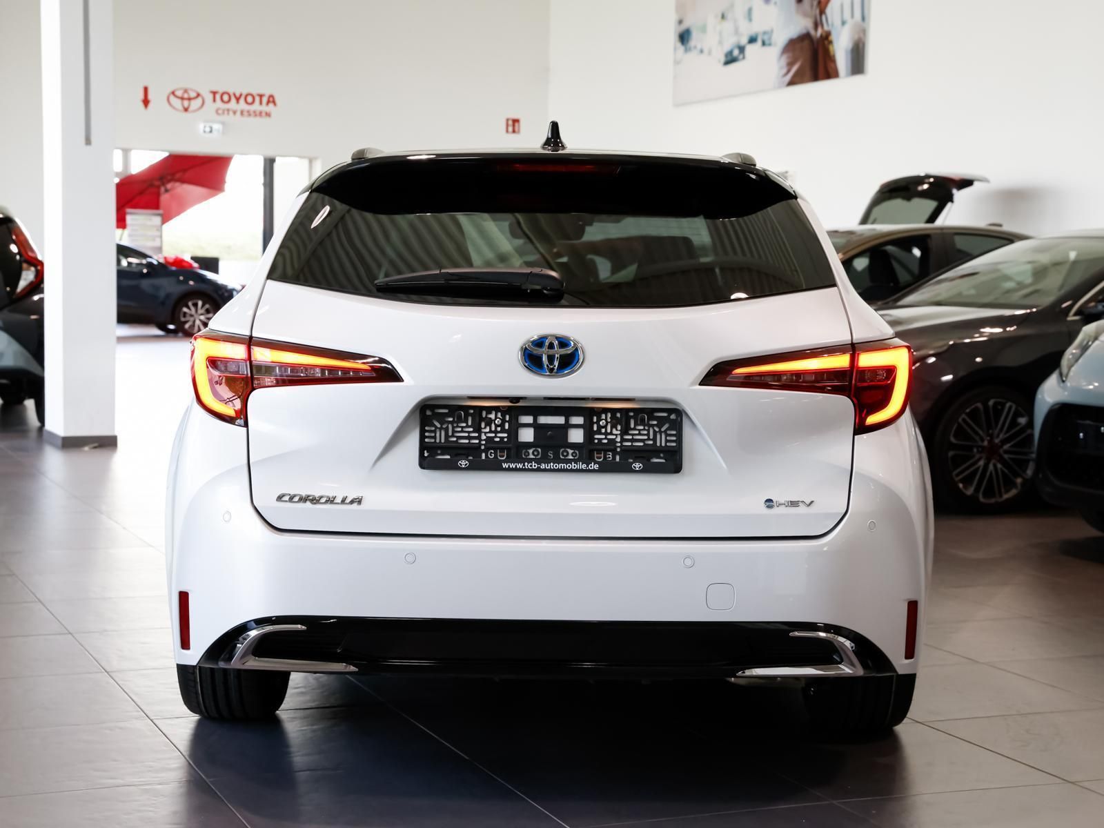 Toyota Corolla TS 1.8 Hybrid Black&White NAVI PDC KLIMA