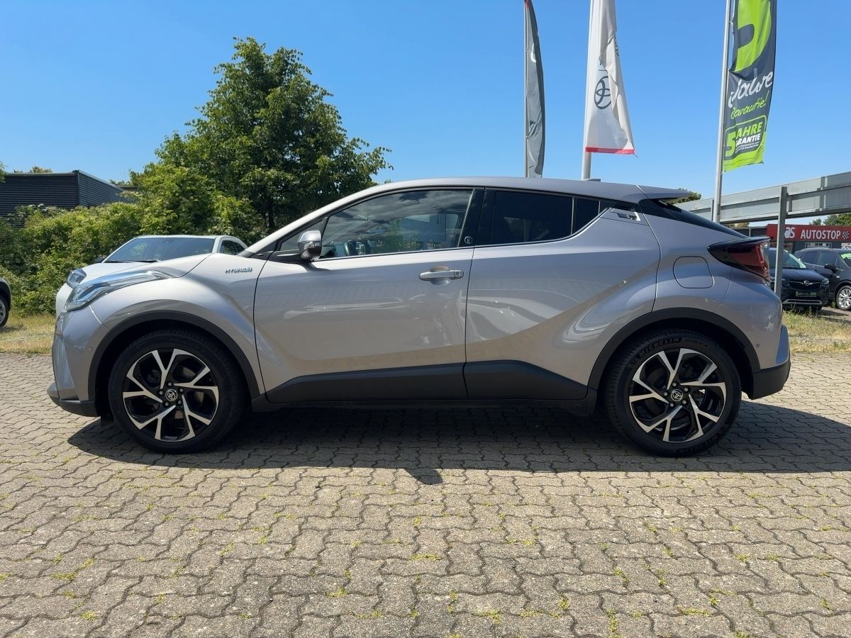 Toyota C-HR 2.0 Hybrid Team - Samsaru's Car Outlet