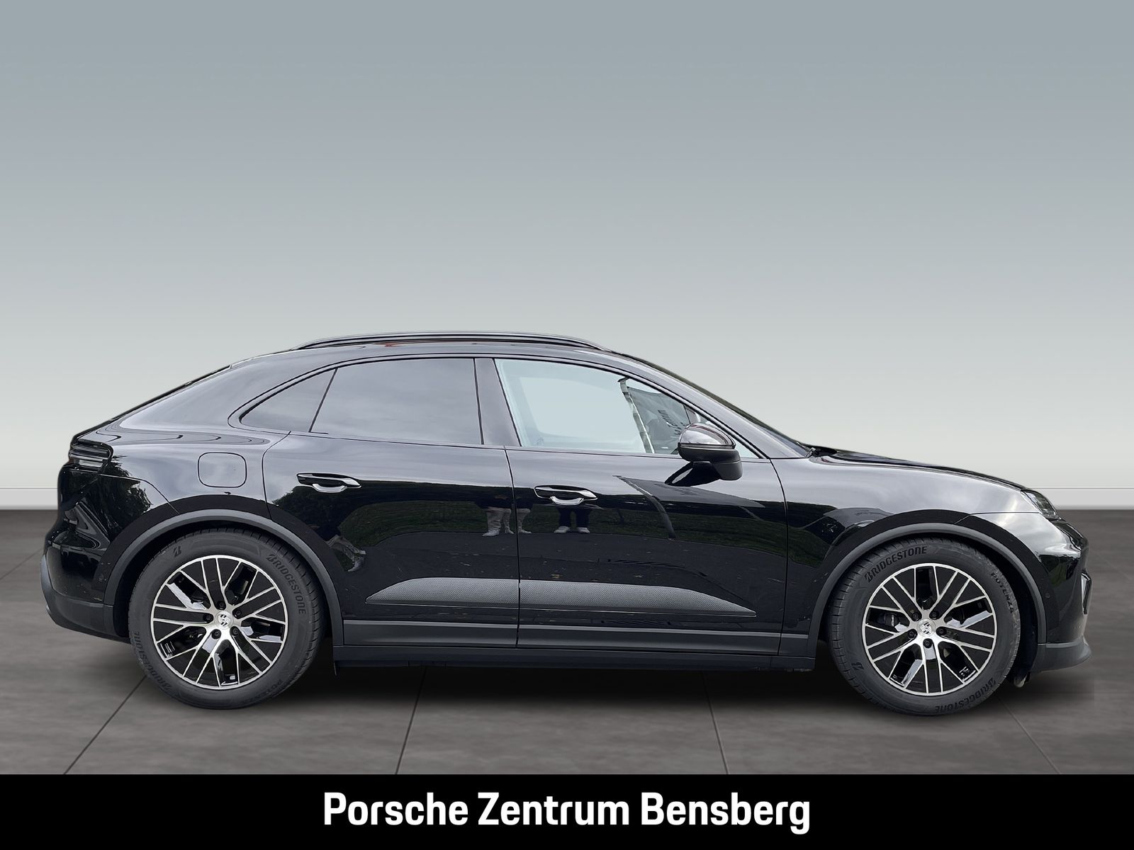 Porsche Macan Electric 4