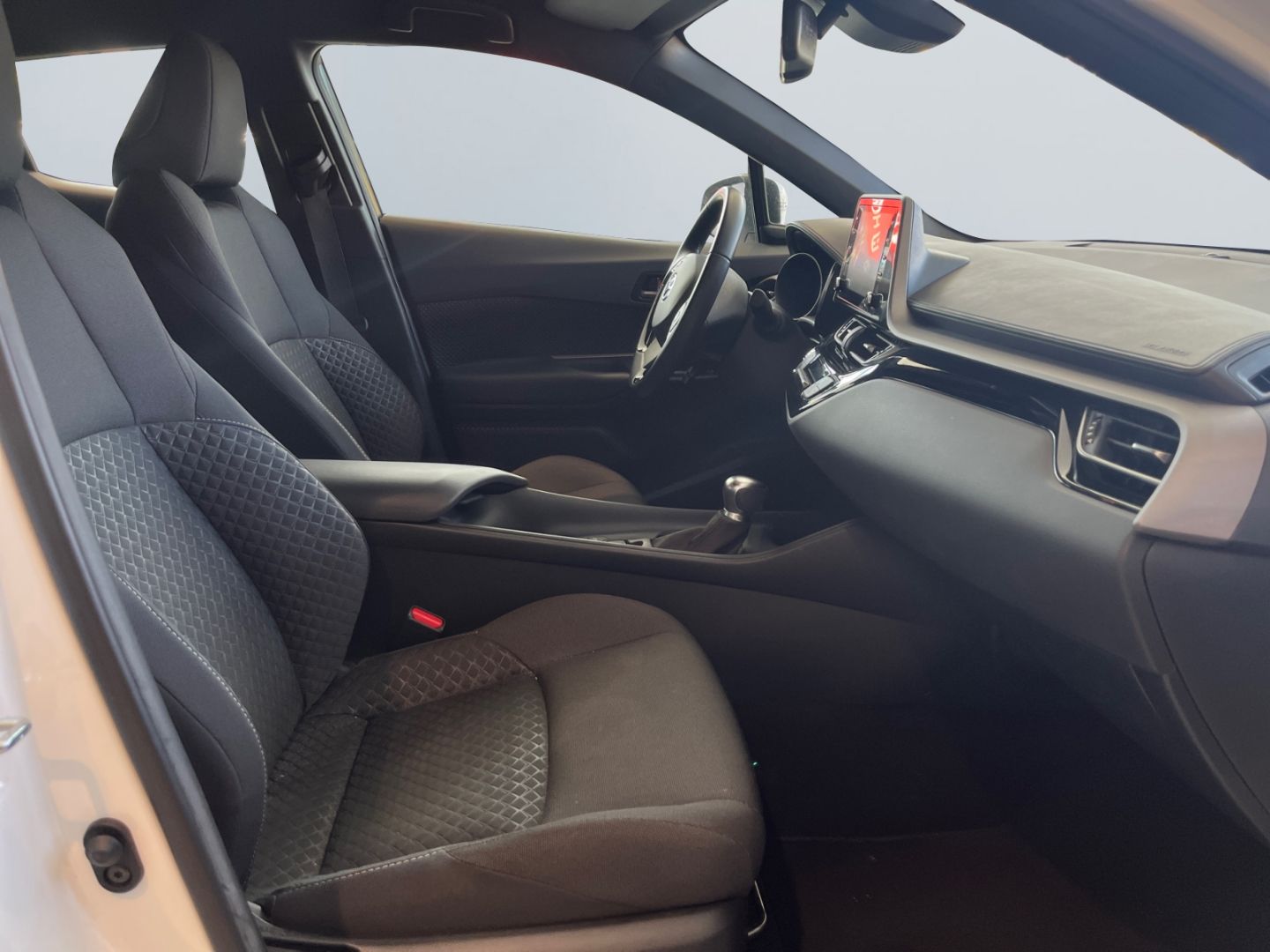 Toyota C-HR 1.8 Hybrid Business-Edition - Samsaru's Car Outlet