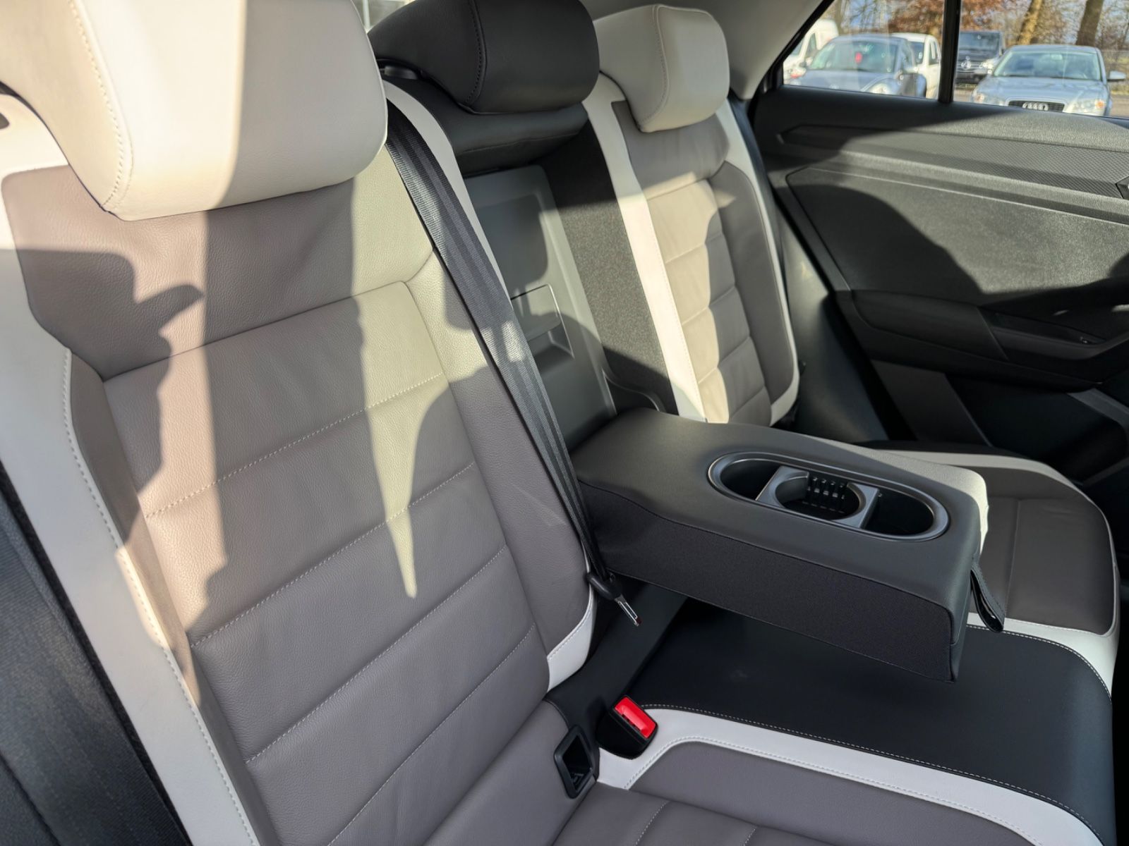 Volkswagen T-Roc Style 4Motion R-Line - Samsaru's Car Outlet