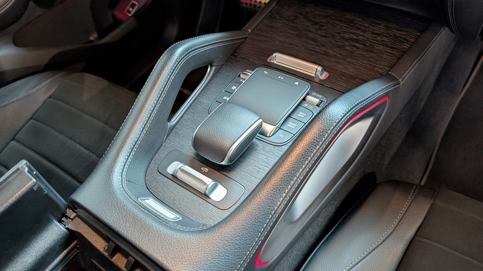 Mercedes-Benz GLE 300 d 4Matic Coupe AMG-MB100-AHK-PANO-DSTR+