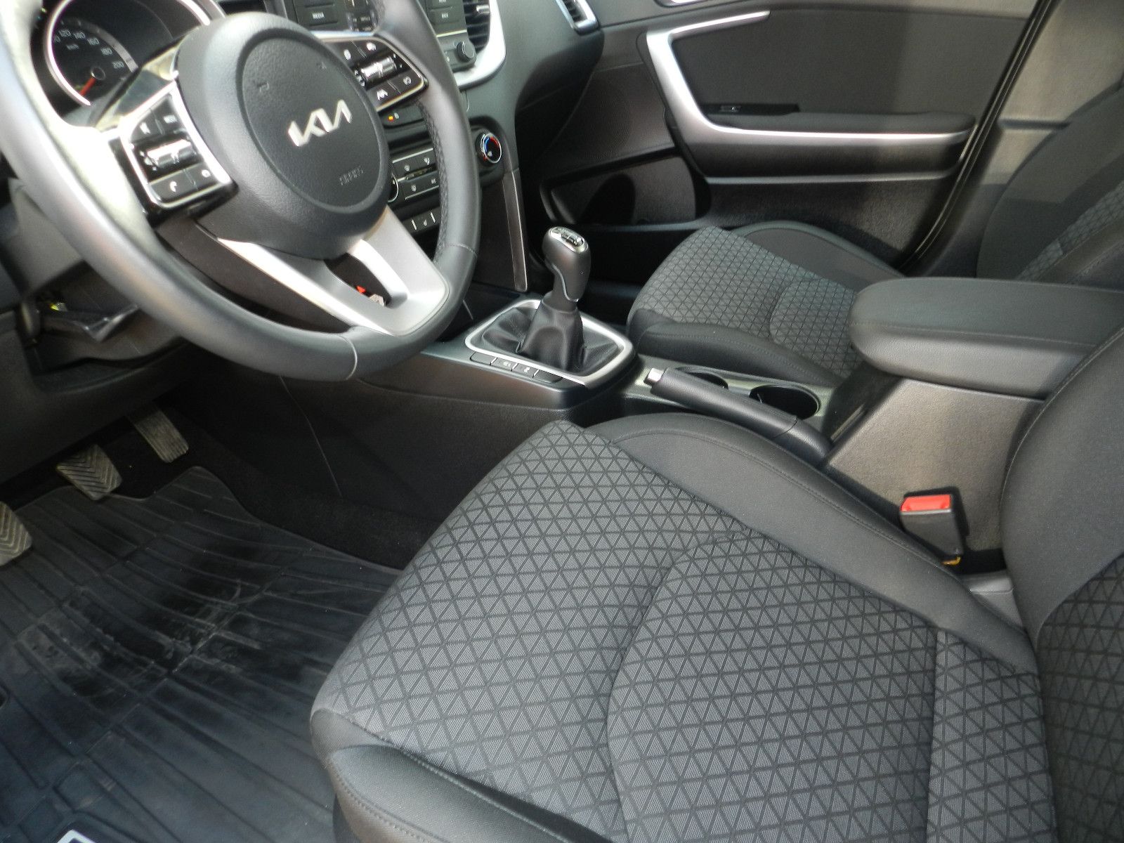 Kia Ceed - Samsaru's Car Outlet