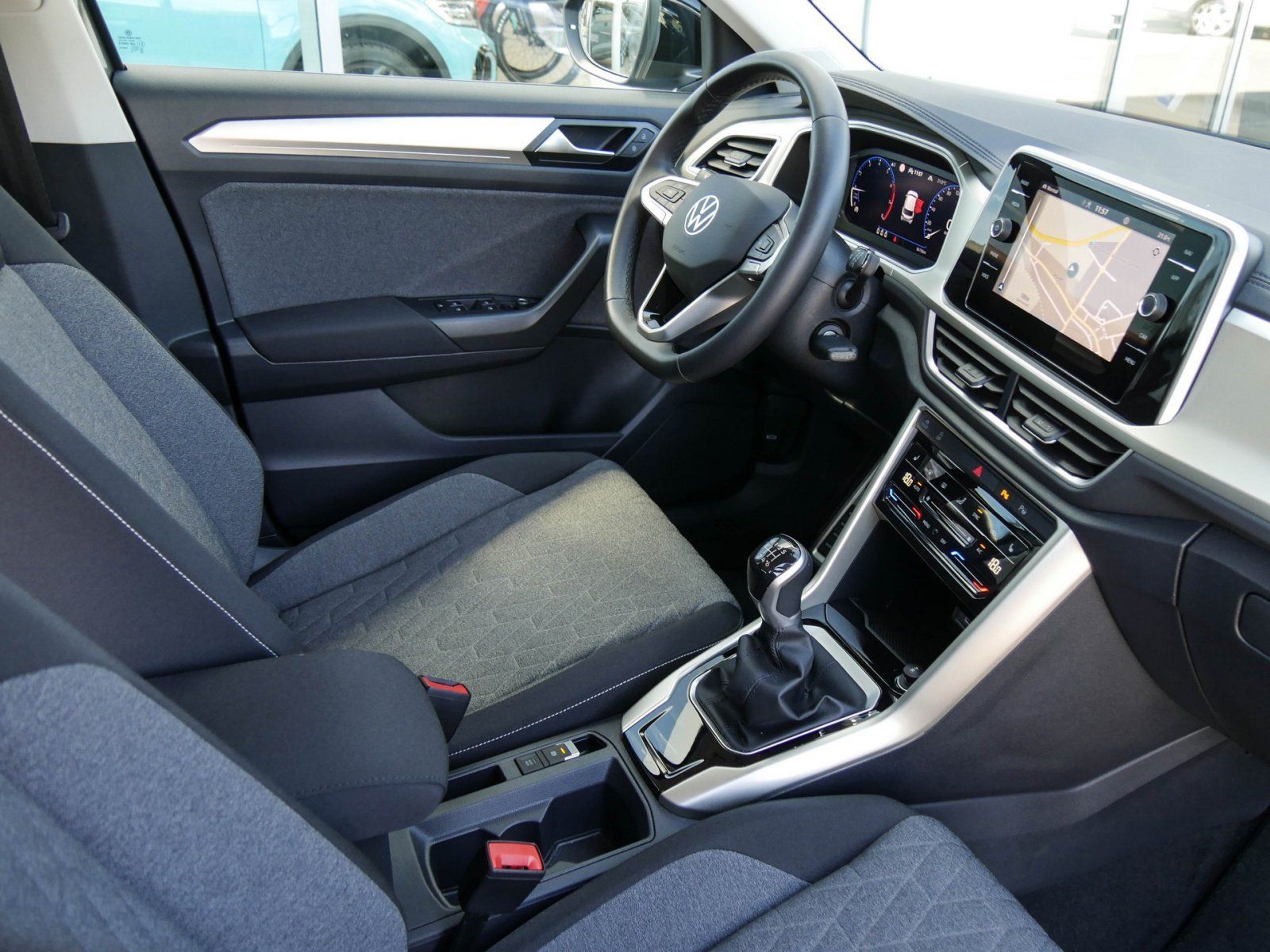 Volkswagen T-Roc MOVE 1.0 TSI - Samsaru's Car Outlet