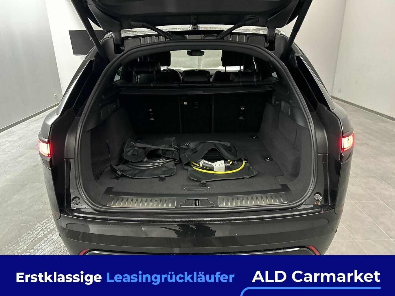 Range Rover Velar P400e - Samsaru's Car Outlet